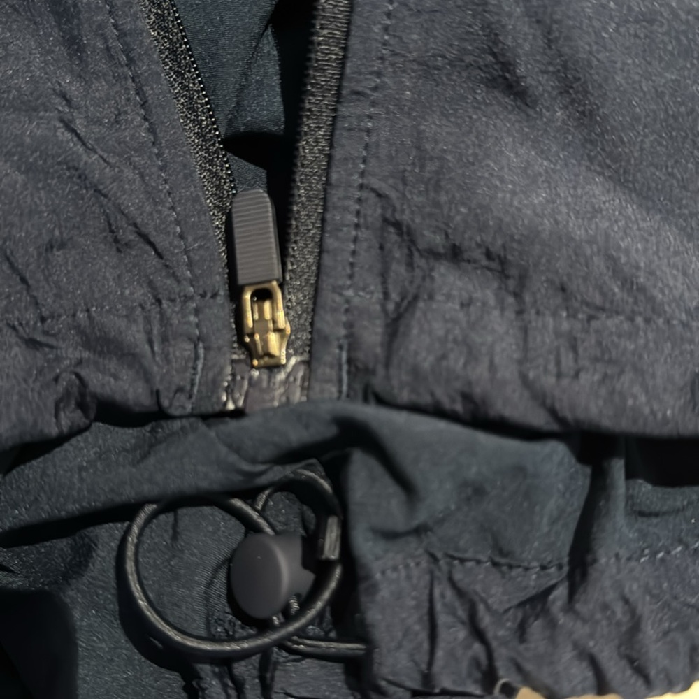 Lululemon License to Train Lightweight Jacket NWT - Picture 13 of 14